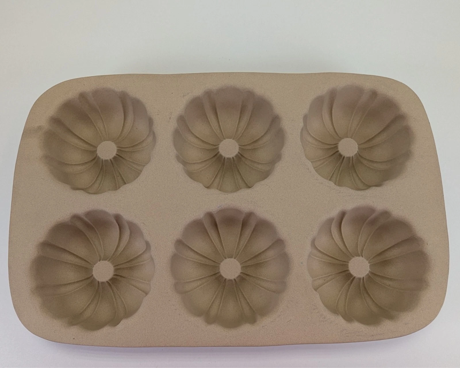 The Pampered Chef Family Heritage Stoneware Mini Fluted Bundt Pan Dessert 060804