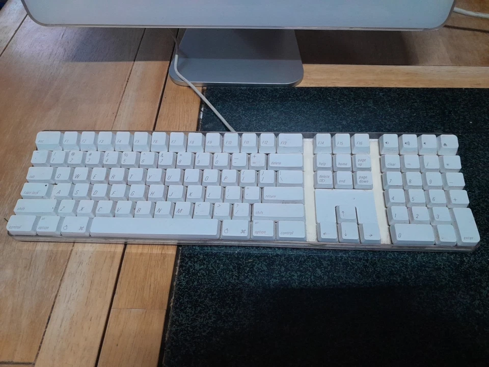 Apple iMac 20"/ 2.0 GHz/ 2GB/ 250GB/ SD/AP/RT Parts Only - Image 4 of 4