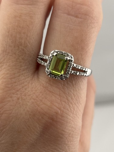 UNIQUE Estate 10k White Gold Emerald Cute PERIDOT Gemstone Ring Diamond Halo sz7 - Picture 7 of 24