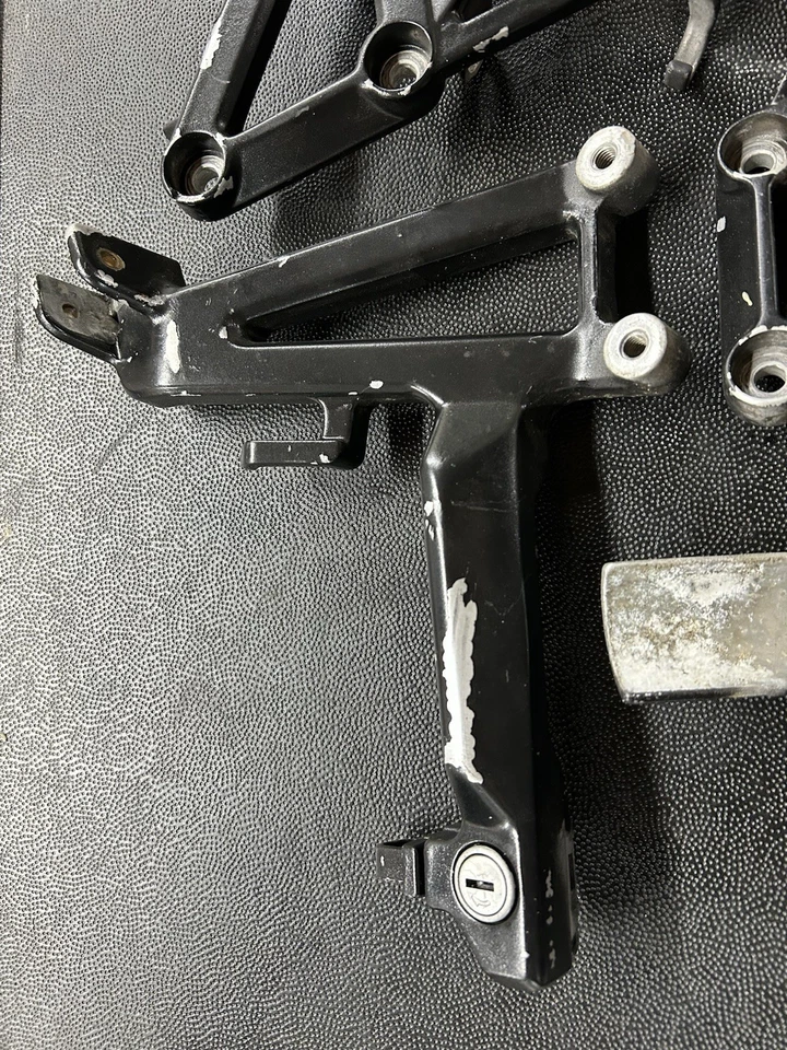 Honda CBR600F3 1998 estriberas soportes accesorios ¡Excelente estado! Foto 2 de 4