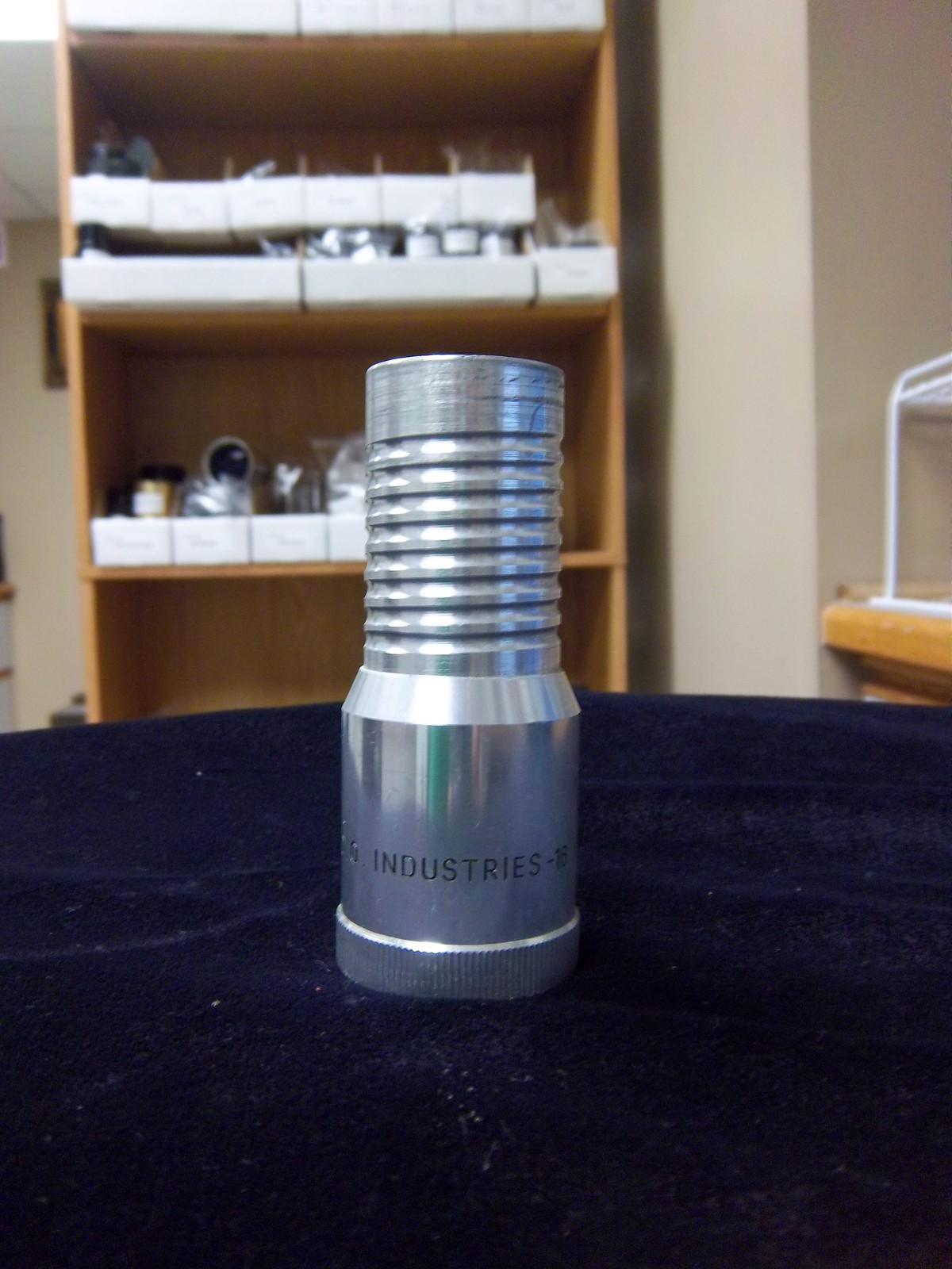 D.O. Industries 16mm F2.5 76mm Projection Lens. In Good Used Condition. Verrassende unieke waarde, authentiek