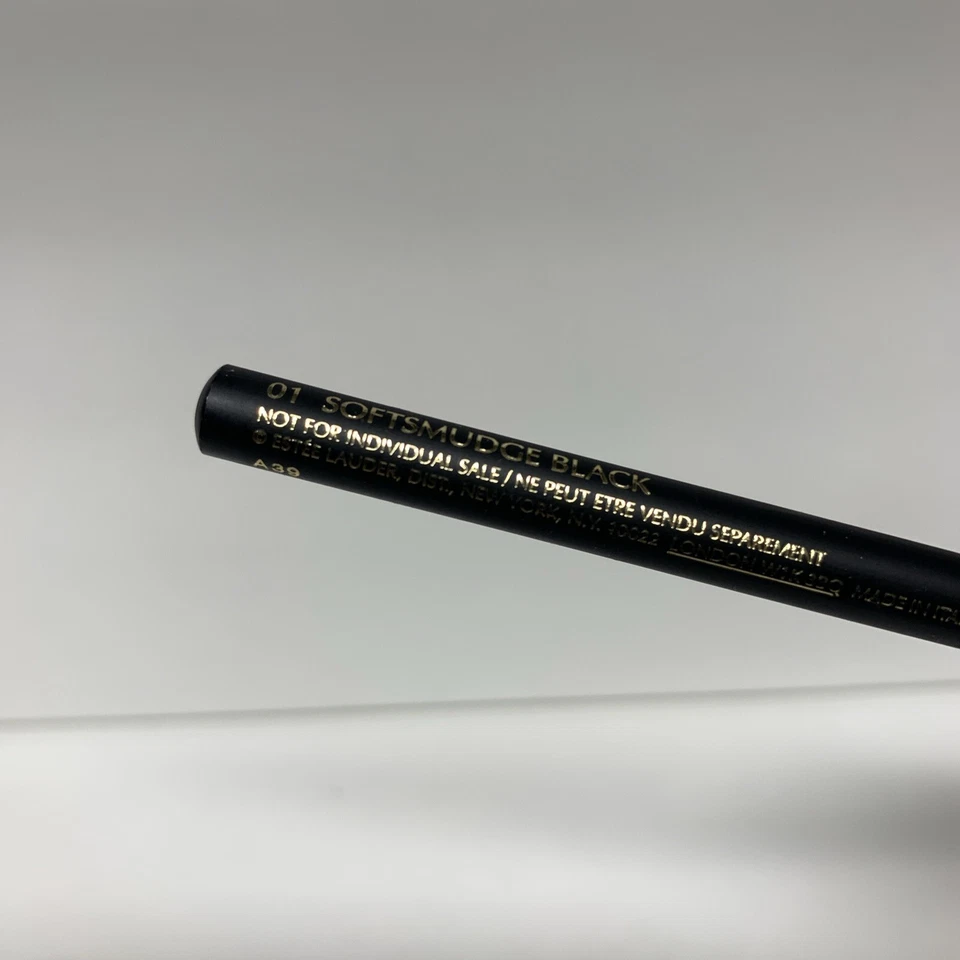 Estee Lauder Artist's Eye Pencil Eyeliner - Softsmudge Black 01 STANDARD SIZE - Image 4 of 4