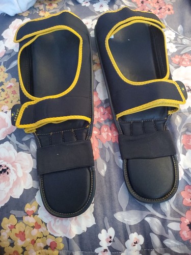 Century Martial Arts Brave MMA Shin Guards Size S/M, Black/gold - Picture 2 of 7