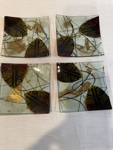 4 Decorative Glass Small Curved Plates Pre Owned But Never Uses - Foto 1 di 2