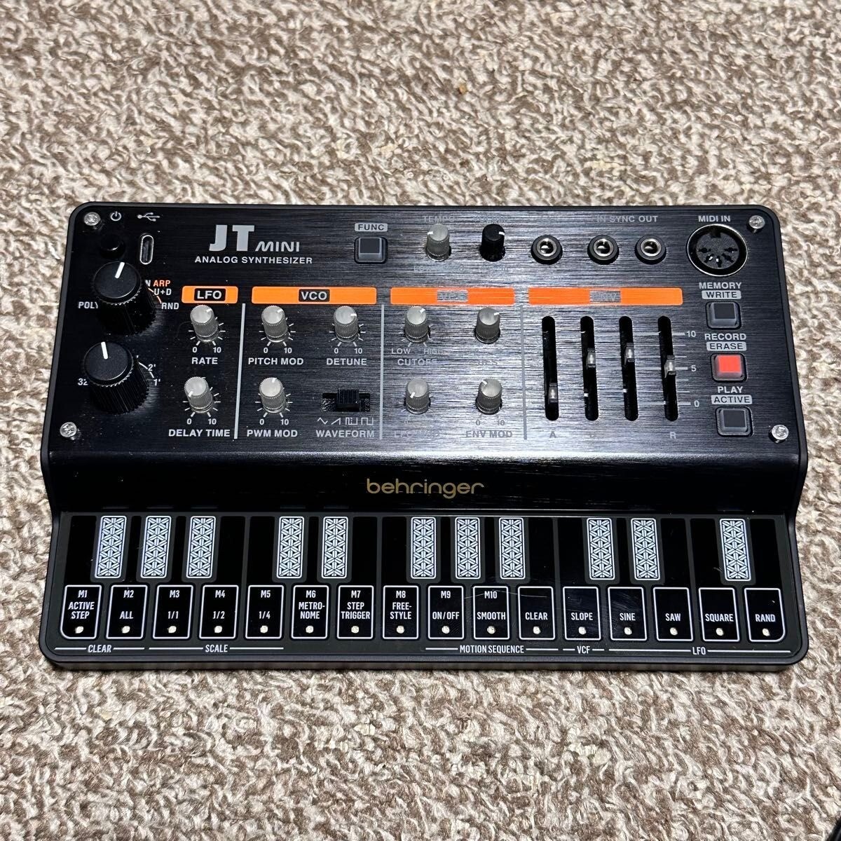 Behringer JT Mini アナログポリフォニックシンセサイザー Behringer | Product | JT MINI