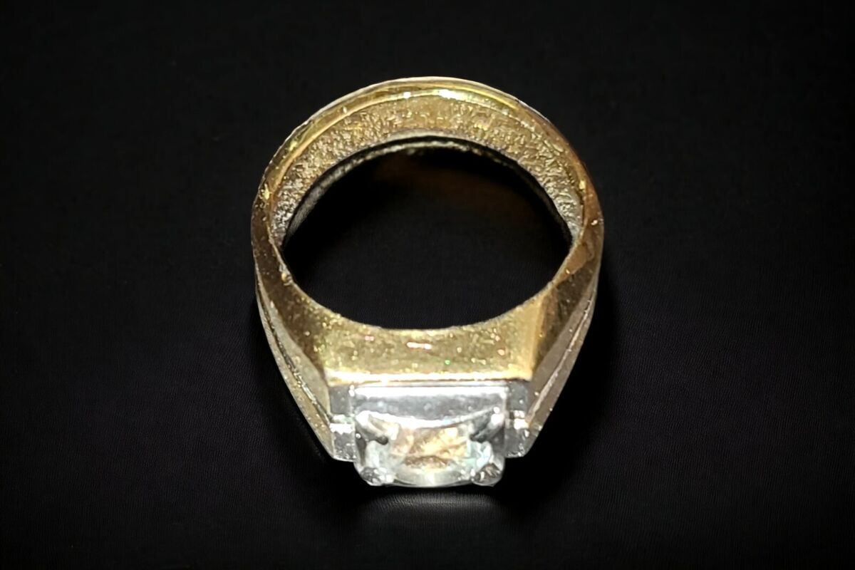 Vintage 18KT Gold HGE Stamped & Cubic Zirconia Ring Size Vintage 18KT Gold HGE Stamped & Cubic Zirconia Ring Size