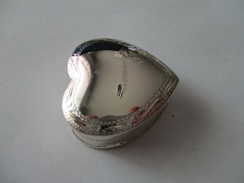 Sterling silver pill box heart shape engraved top solid 925 silver 1 1/8 wide B - Picture 2 of 5