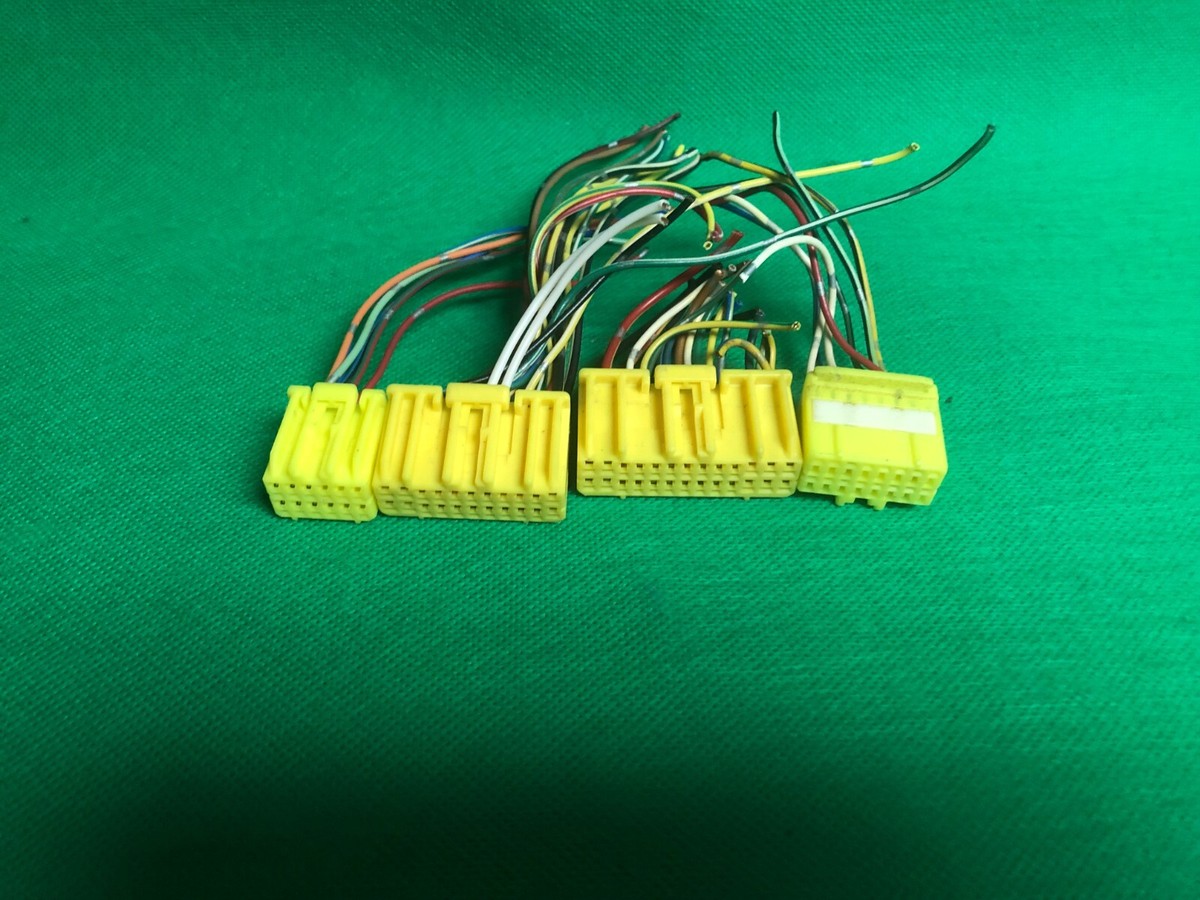 miページ WIRING HARNESS PLUG CONNECTOR 00 MITSUBISHI MIRAGE 1.5 ECM