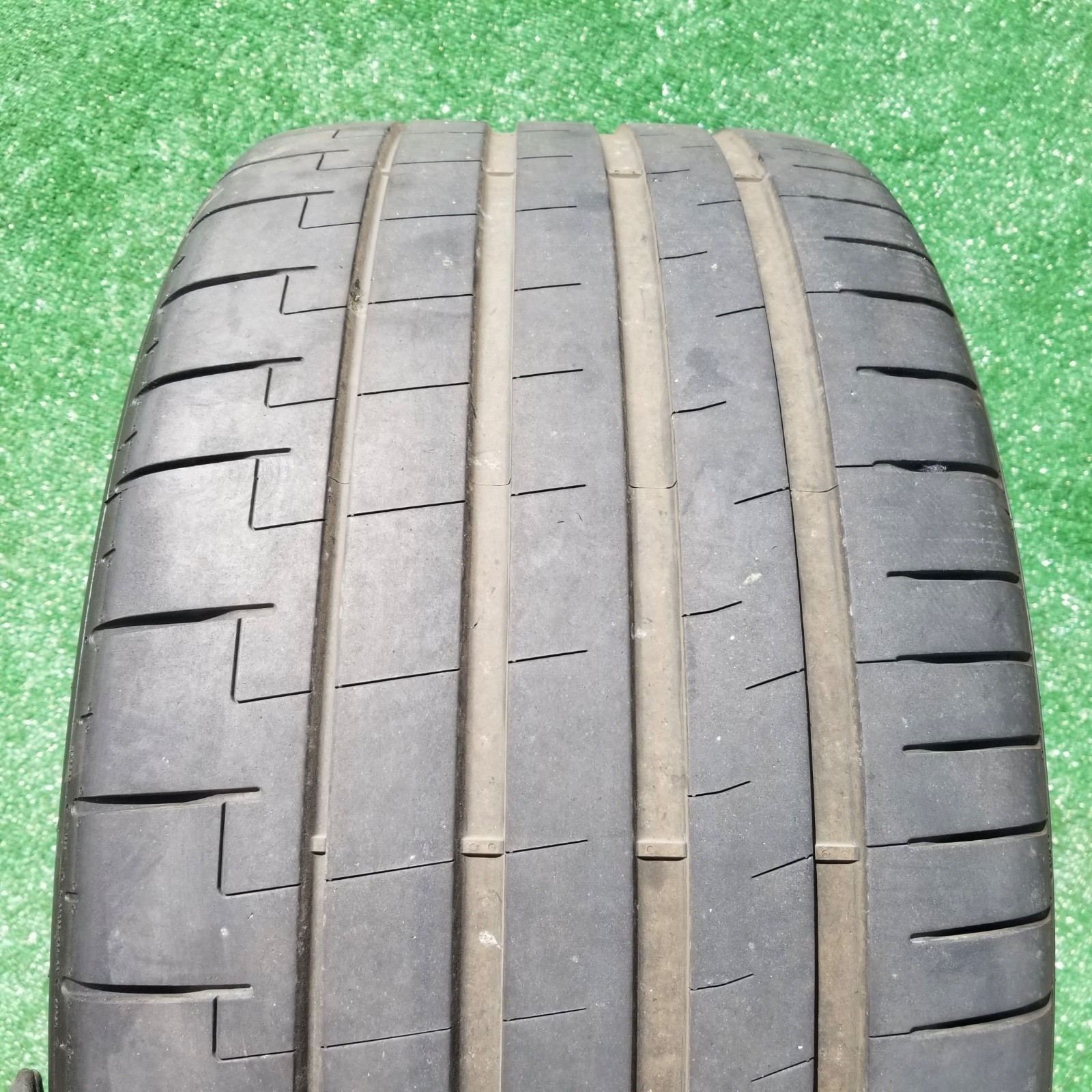 325/30R23 Pirelli P Zero PZ5 Elect Tire L1 Lamborghini Urus SE 325/30ZR23 80%