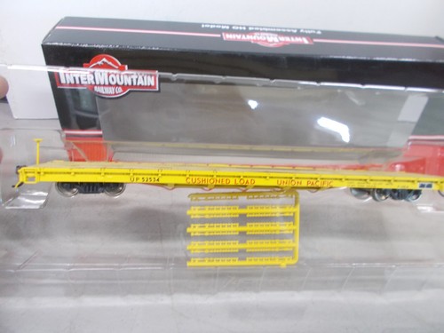 INTERMOUNTAIN ~ UNION PACIFIC 60' CUBIERTA DE MADERA COCHE PLANO # 52534 -RTR ~ ESCALA HO | Zustand: New