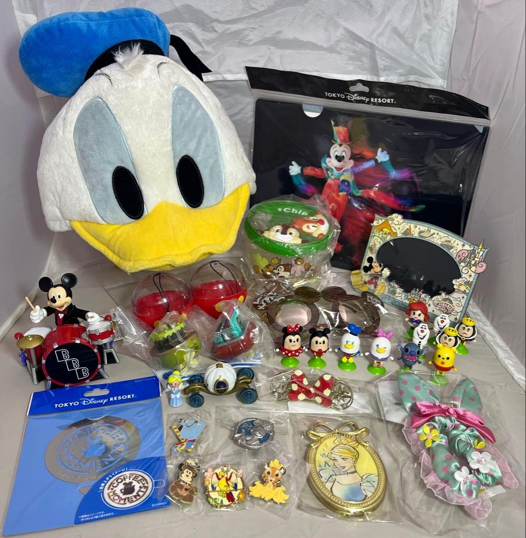 Summary Disney fan cap pin badge snack case etc. 30 items