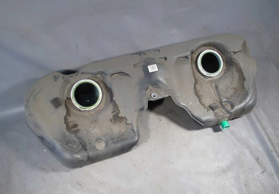 BMW E90 E92 E93 M3 ///M Tanque de suministro de combustible de gasolina de fábrica de plástico 2008-2013 usado OEM Foto 3 de 4