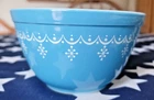 Pyrex Snowflake Blue Garland 1.5 Pint Mixing Nesting Bowl #401 Vintage