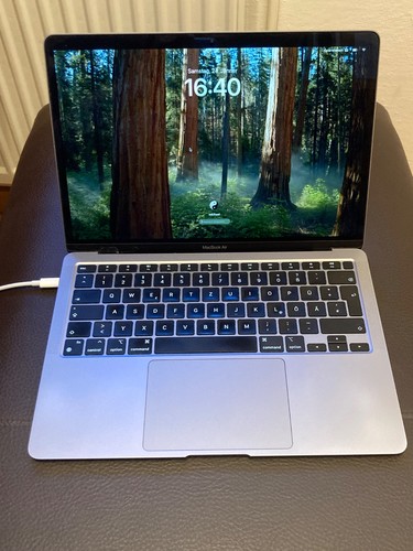 Apple MacBook Air 13 inch + 8GB RAM + 256GB SSD + 2019 Model + Quertz + Excellent thumbnail 2
