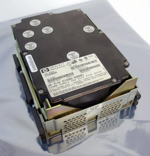 HP D1686A 5.25'' full height internal 50 pin SCSI 670 MB hard disk drive HDD