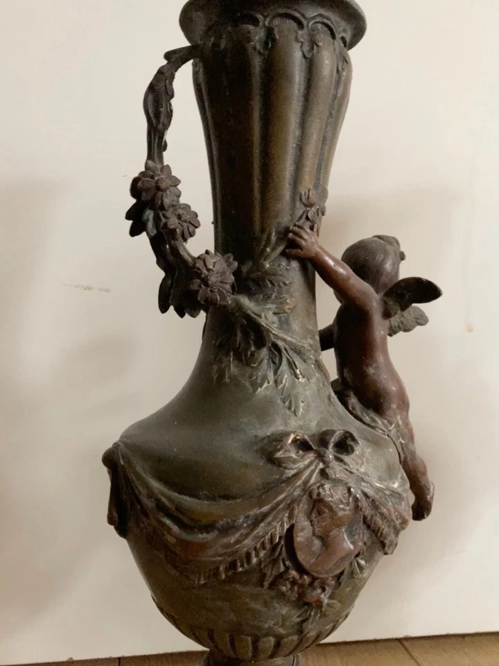 Paire De Vase Bronze Et Régule Art Nouveau, ornés de petits anges en bronze - Photo 4/4