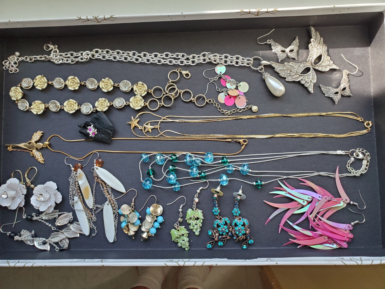 Lot of 5 fashion vtg Necklaces and 10 pairs of Earrings