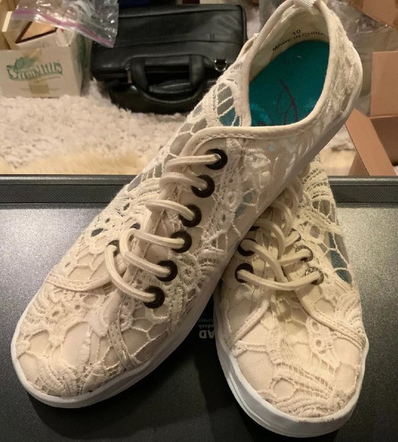 Women’s Blowfish Malibu Cream Lace Low Flat Fashion Sneaker Shoes Size