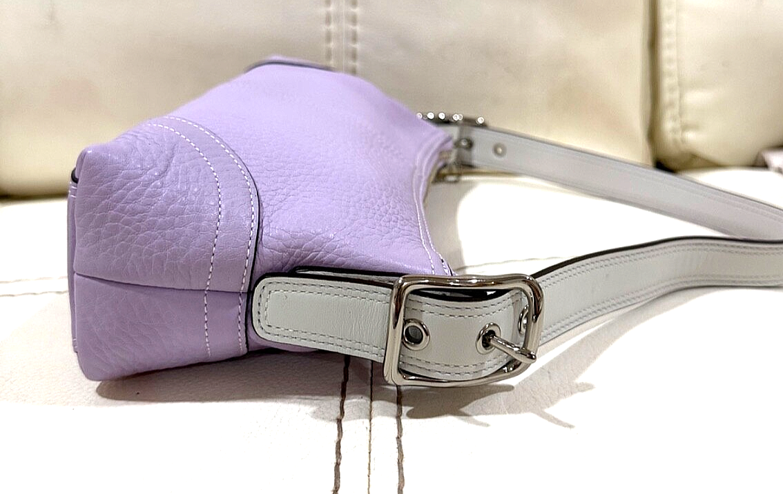 バッグ Coach Hamptons Demi Baguette Bag Purple Coach Demi Baguette Bag Purple Pebble Leather White Strap