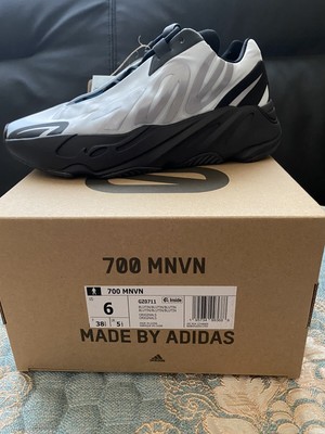 yeezy 700 mnvn sizing