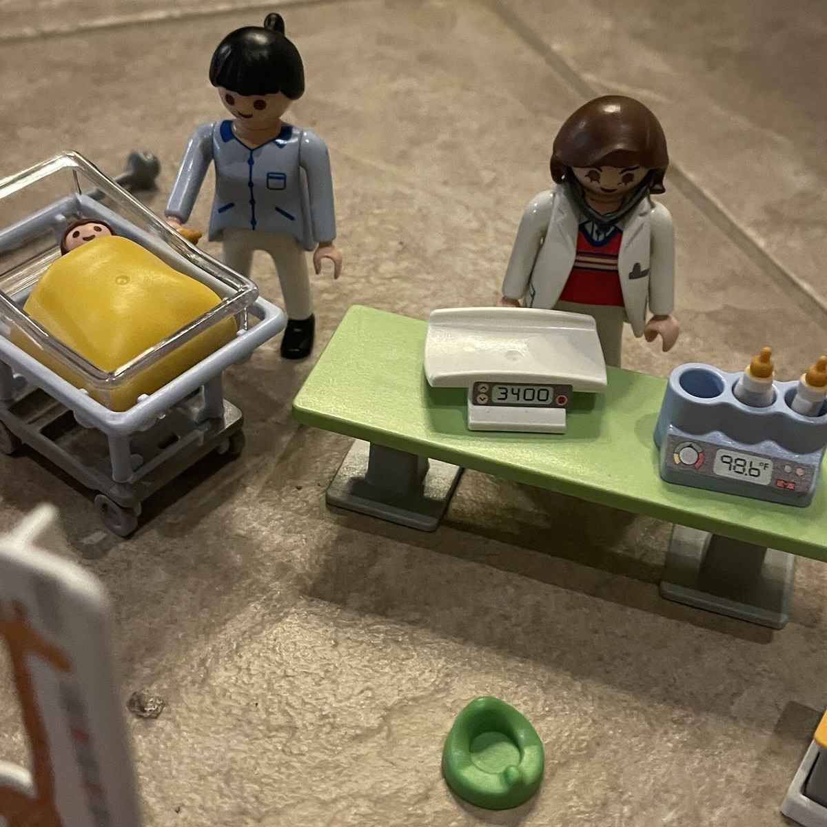 Playmobil 4404 Children's Hospital FIGURES & Furniture (FOR