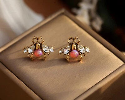 Boucles d'oreilles Clip on Doré Petit Insect Abeille Perle Jade Opale Rouge QD4 - Photo 1/4
