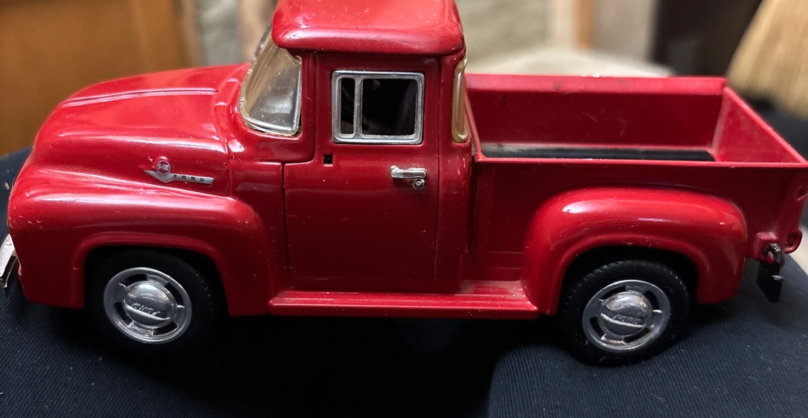 1956 Ford F-100 Pick Up 1:24 Scale Diecast