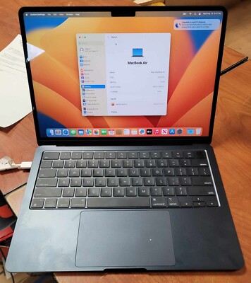 Apple MacBook Air 13-inch 2022 M2 - 8GB RAM, 256GB SSD