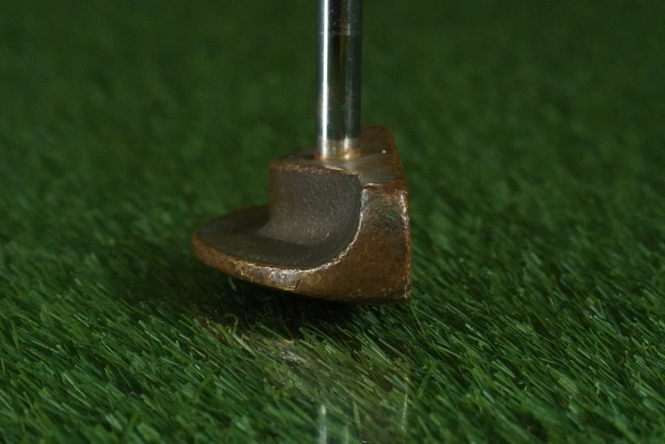 VINTAGE & RARE LETS FACE IT "IT'S IN" FACE THE HOLE SIDE SADDLE PUTTER 29.5”  - Image 4 of 4