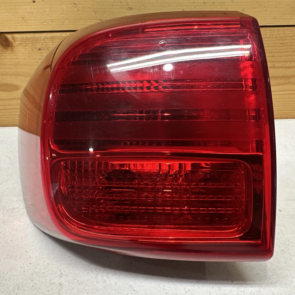 Driver Left Tail Light 2016-2018 Kia Sedona - Image 3 of 4