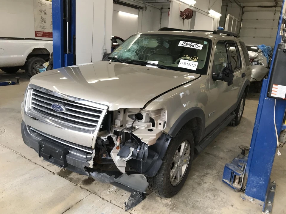 Compresor de aire acondicionado usado se adapta a: Ford Explorer 2006 6 cilindros con calefacción auxiliar y aire acondicionado Foto 2 de 4