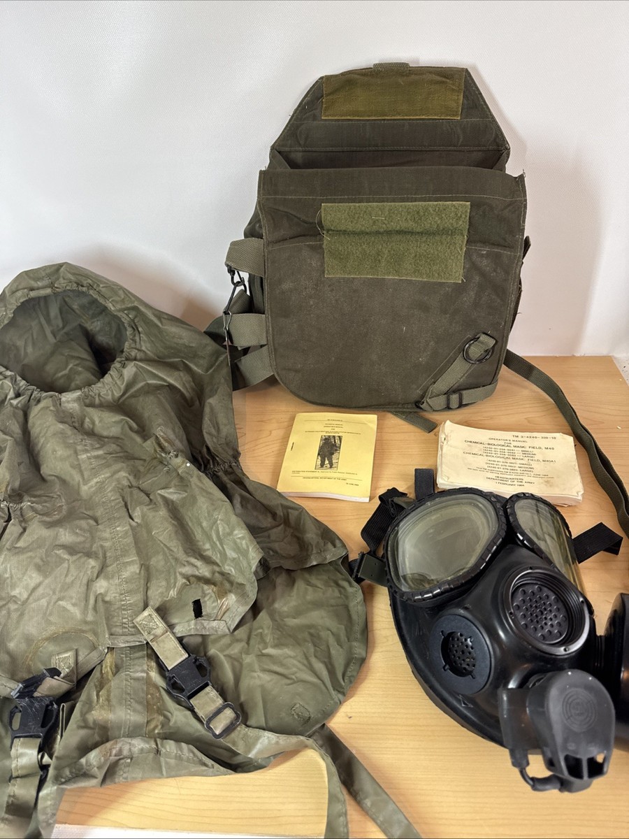 U.S. Military M40 Field Protective Field Gas Mask/Size Medium Bag