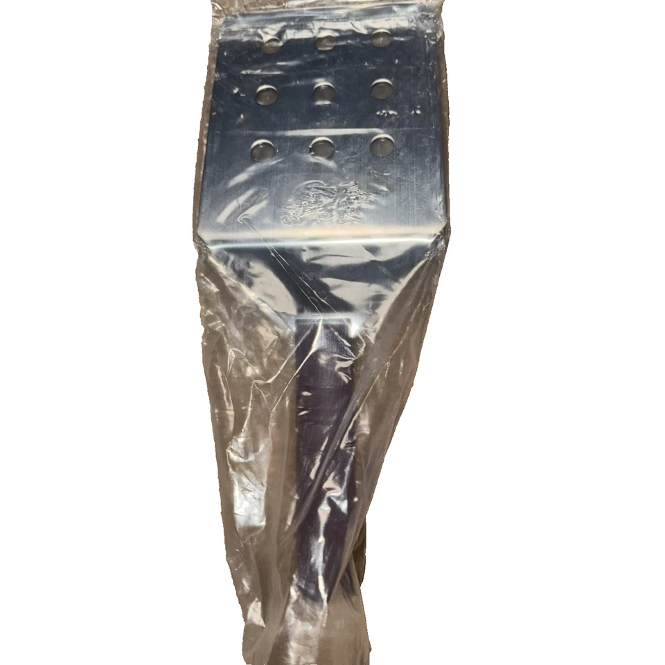 M18295 Mercer Culinary 6" x5" Perforated Spatula - Image 3 of 3