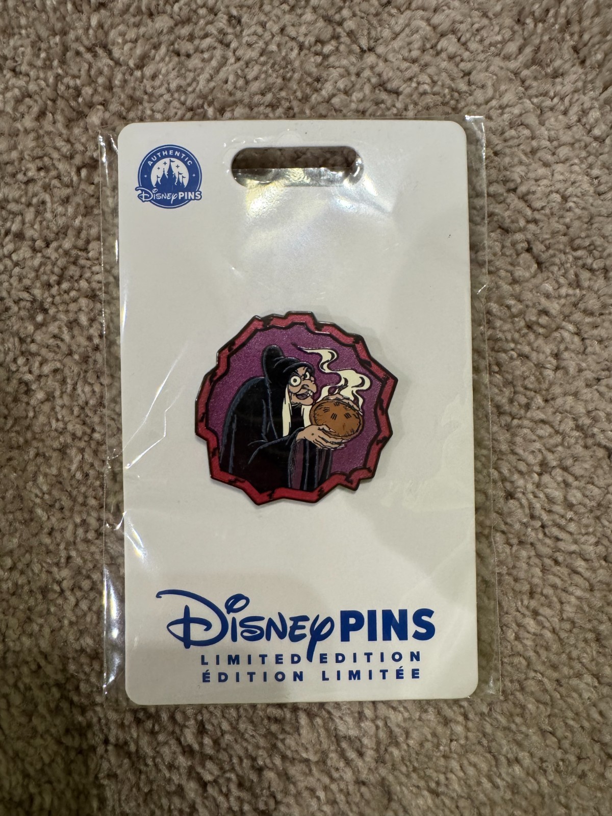 Old Hag Evil Queen LE600 UK Selfridges Snow WhiteDisney Villain Trading Pin