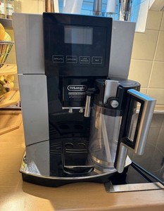 Kaffeevollautomat De Longhi ESAM 5708.S Perfecta Graphic Touch