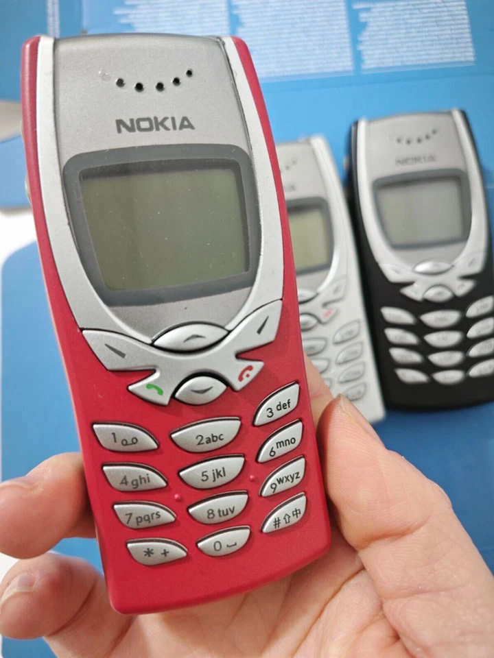 Nokia 8250 Classic Retro Phone All Colours Unlocked  GSM 900 / 1800 Mobile Phone - Image 4 of 4