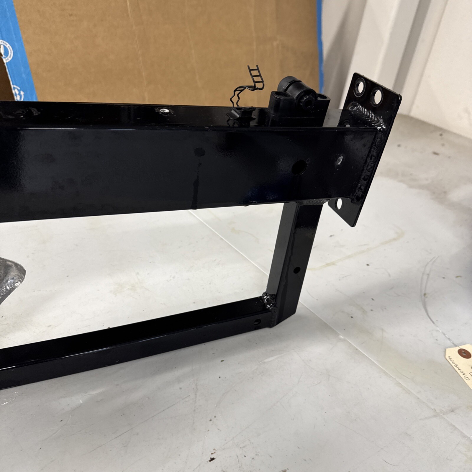 08-15 AUDI R8 REAR UPPER CROSS PANEL FOR TAILGATE LATCH 420814291D