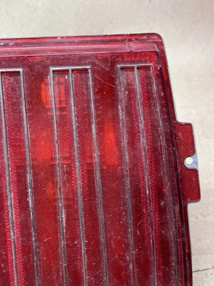 Pontiac Grand Prix 1979 79 luz trasera lente luz trasera derecha pasajero fabricante original usado Foto 4 de 4