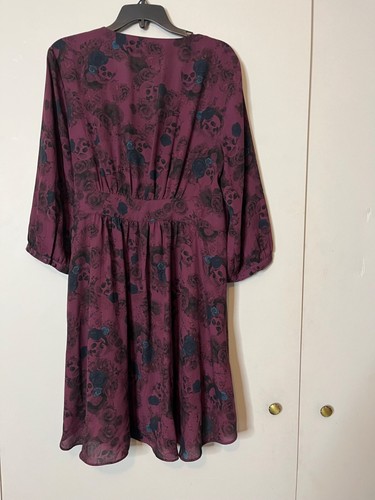 Torrid Womens Burgundy Wrap Dress W/ Skull & Rose Print Size 1 - Picture 5 of 5
