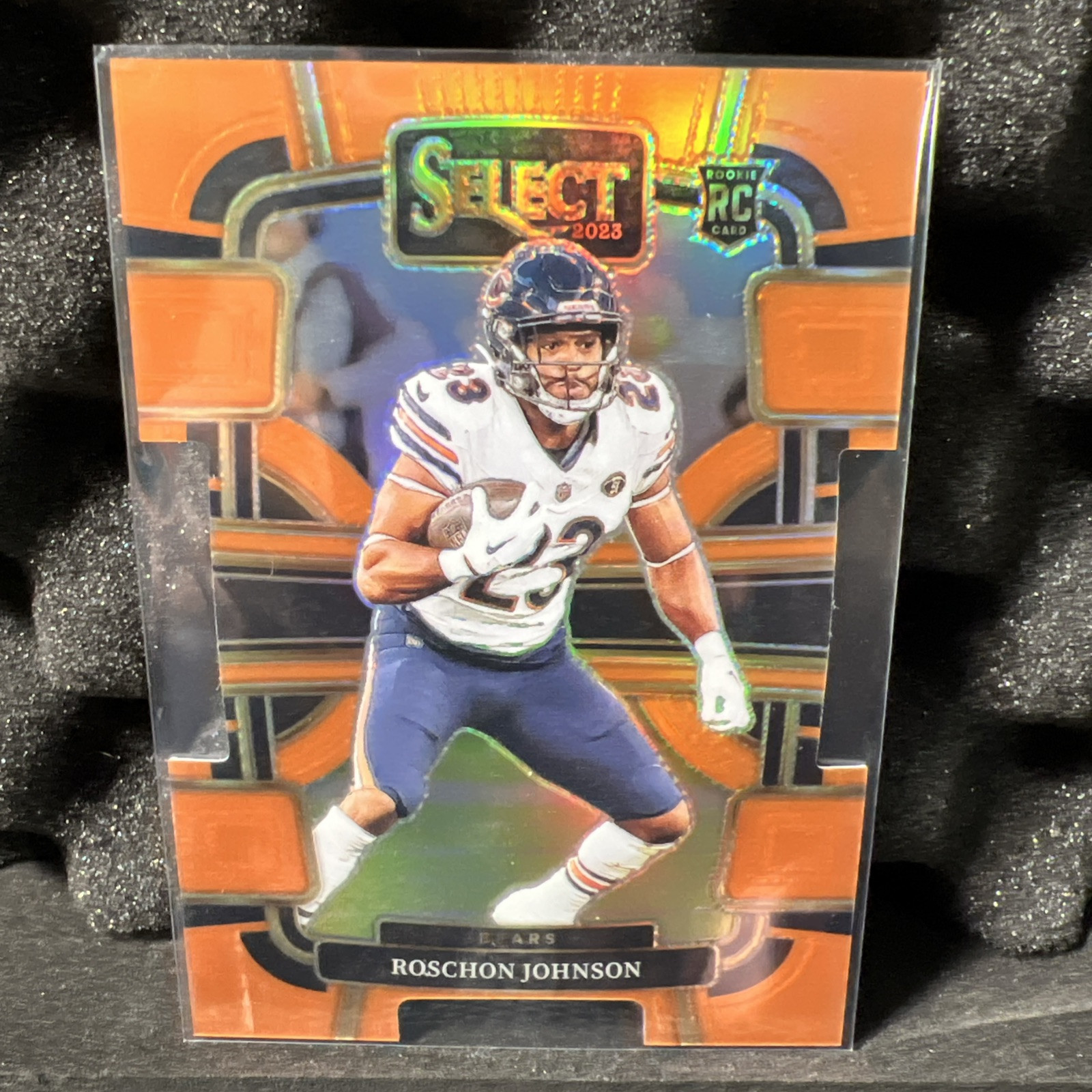 2023 Panini Select - Concourse Orange Prizm Die-Cut Roschon Johnson /499 (RC)