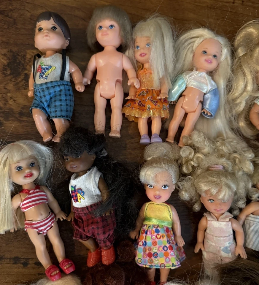 Lote 59 Muñecas Barbie Mattel Kelly Chelsea Friends 70+ Accesorios Ropa Foto 2 de 4