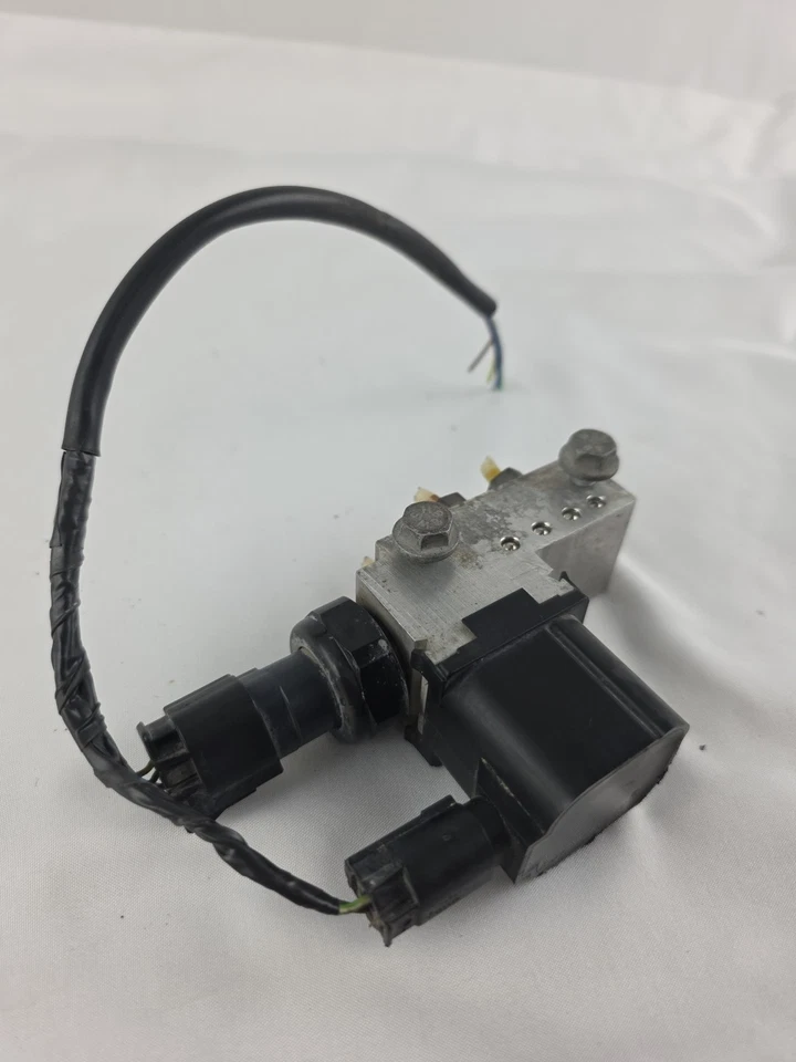 03-11 Mercedes E550 CLS550 OEM Bloque de válvulas Airmatic con arnés Foto 4 de 4