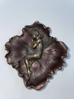 VERONESE Studio Collection Figurine Girl Sleeping In Flower 4 x4 