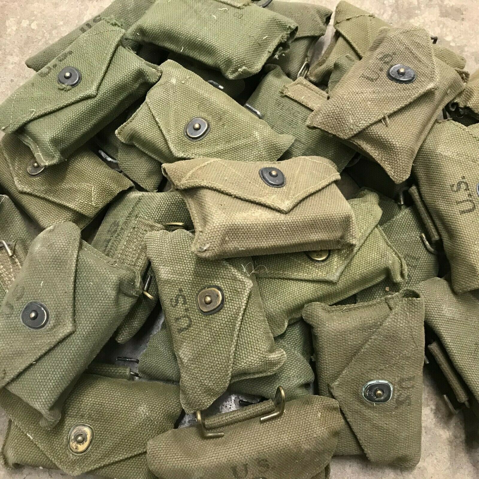 US Army WWII Era M1942 First Aid Kit OD Canvas Pouch L-97