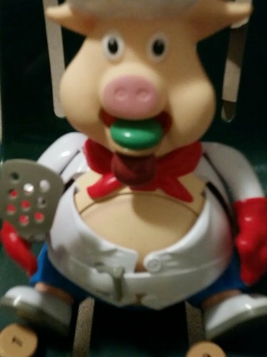 Toy Pig Eats Food put food in mouth open back to get good out - Picture 7 of 9