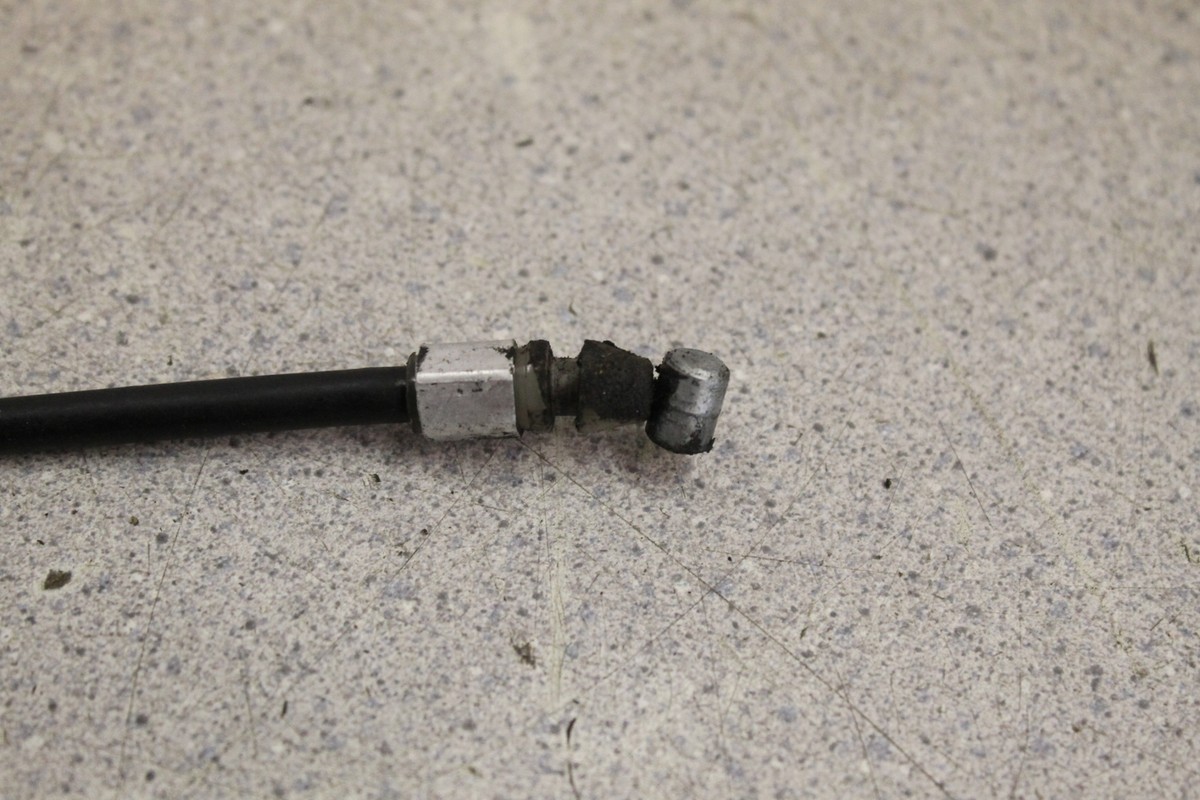 * しいこ * 1992 Kawasaki Ninja ZX7R ZX750K SEAT LATCH MOUNT BRACKET