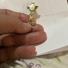 Kiwanis Pin - Kiwanis International PNW Totem Pole pinback  pin