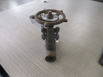 Henry Vogt Gate Valve E-46917 R3 Size: 1/2'' 800WP 850Degrees F. 2,000 WOG Used.