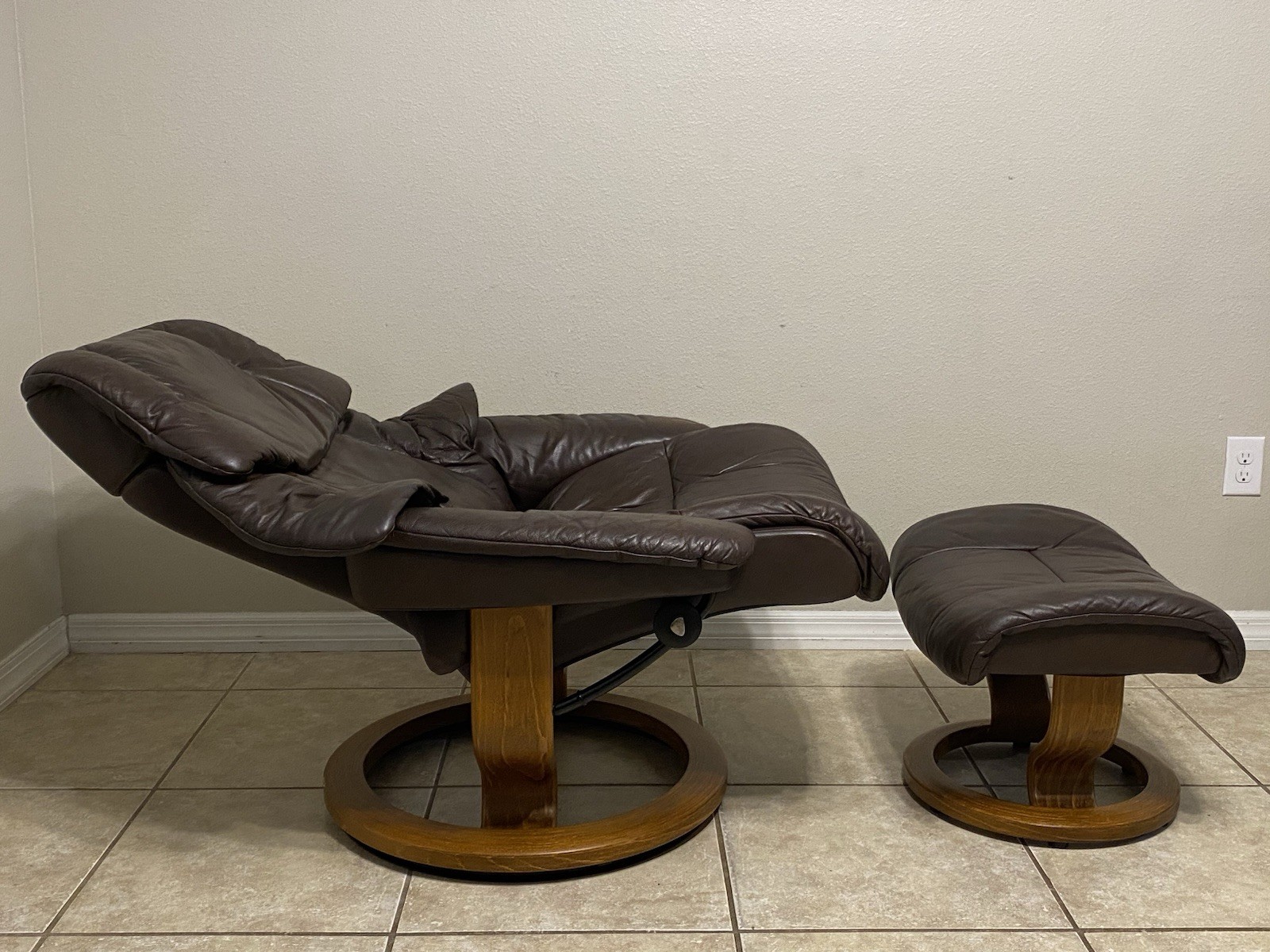 Ekornes Stressless Leather Recliner Chair & Ottoman Large Reno Norway Furniture