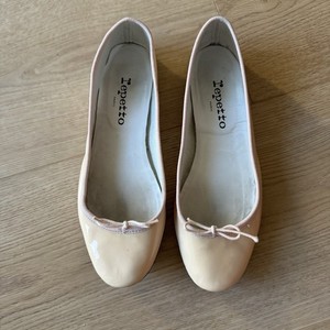 値下げ！Repetto Camille バレエシューズ 38.5 バーガンディ 楽天市場】レペット ヴィーガンレザー バレエシューズ 靴
